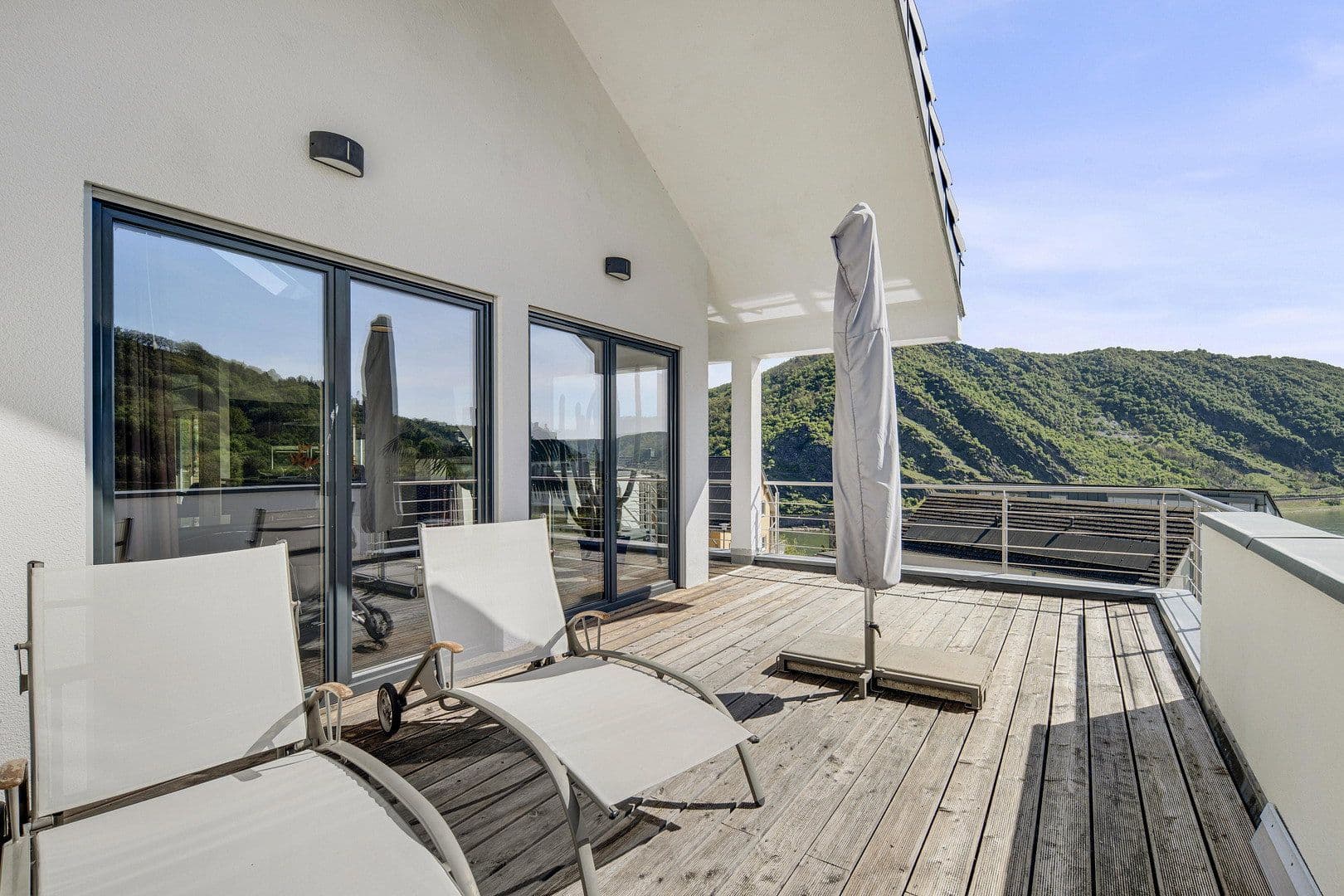 Prodej domu 216 m², pozemek 1.200 m², Oberwesel, Porýní-Falc Prodej domu 216 m², pozemek 1.200 m², Oberwesel, Porýní-Falc