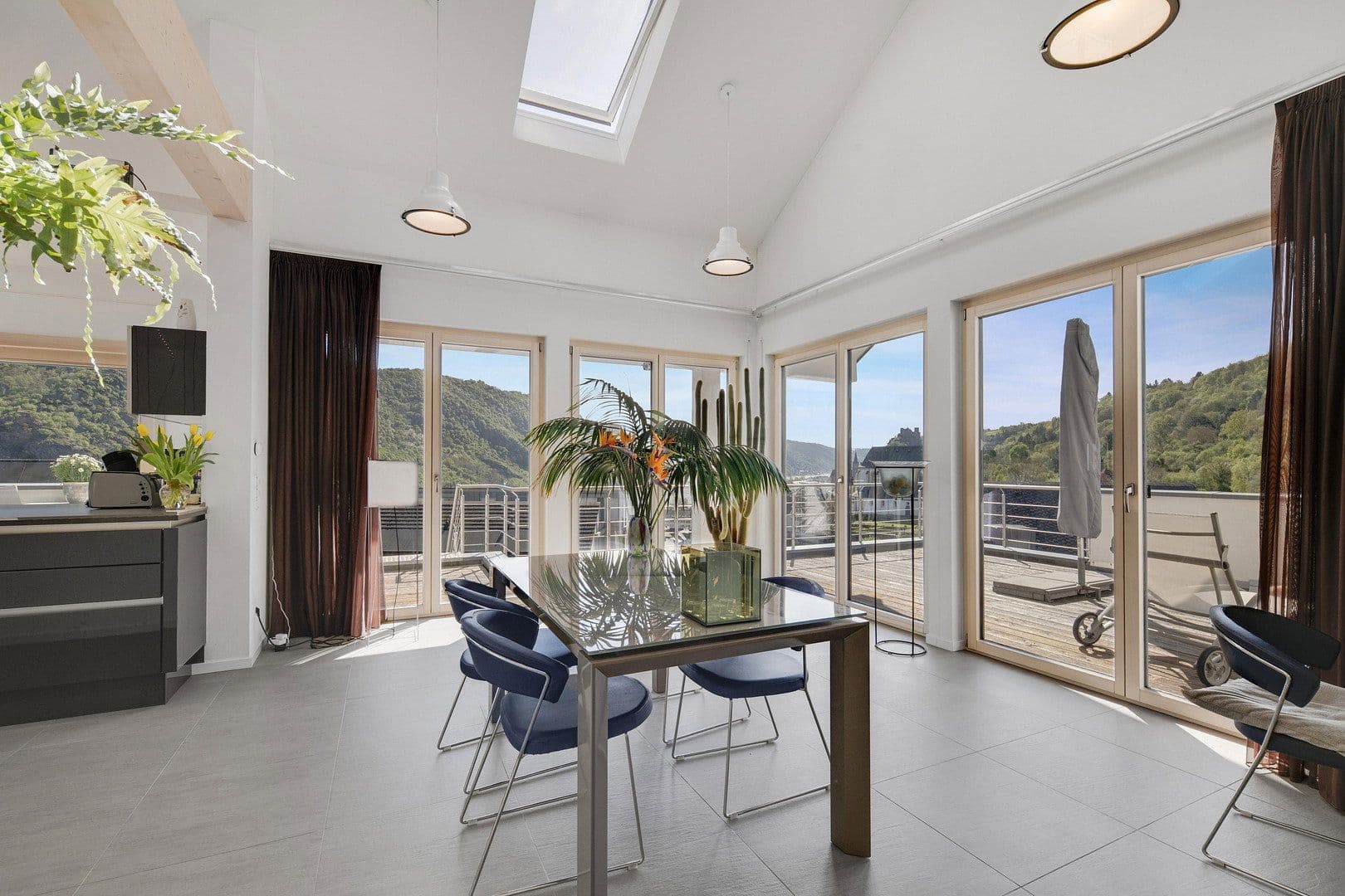 Prodej domu 216 m², pozemek 1.200 m², Oberwesel, Porýní-Falc Prodej domu 216 m², pozemek 1.200 m², Oberwesel, Porýní-Falc