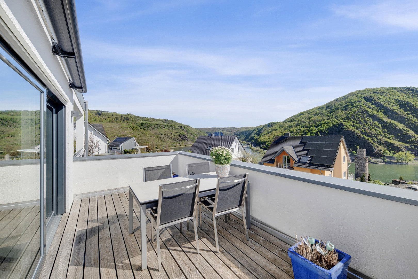 Prodej domu 216 m², pozemek 1.200 m², Oberwesel, Porýní-Falc Prodej domu 216 m², pozemek 1.200 m², Oberwesel, Porýní-Falc