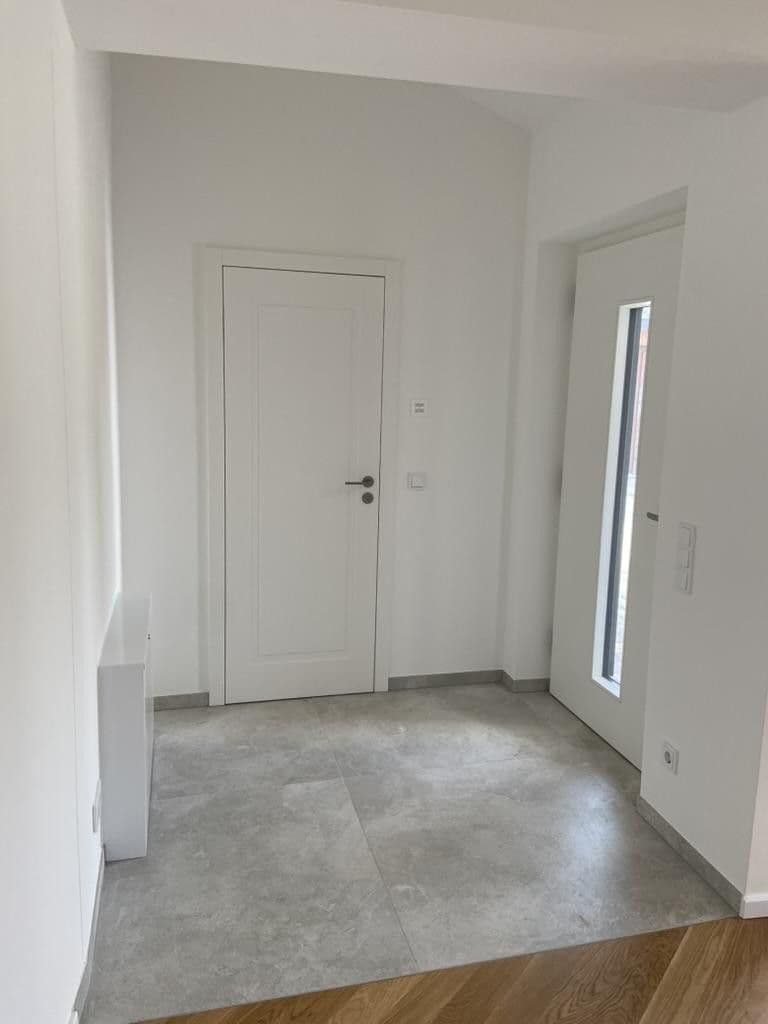 Pronájem domu 100 m², pozemek 170 m², Düsseldorf, Severní Porýní-Vestfálsko Pronájem domu 100 m², pozemek 170 m², Düsseldorf, Severní Porýní-Vestfálsko