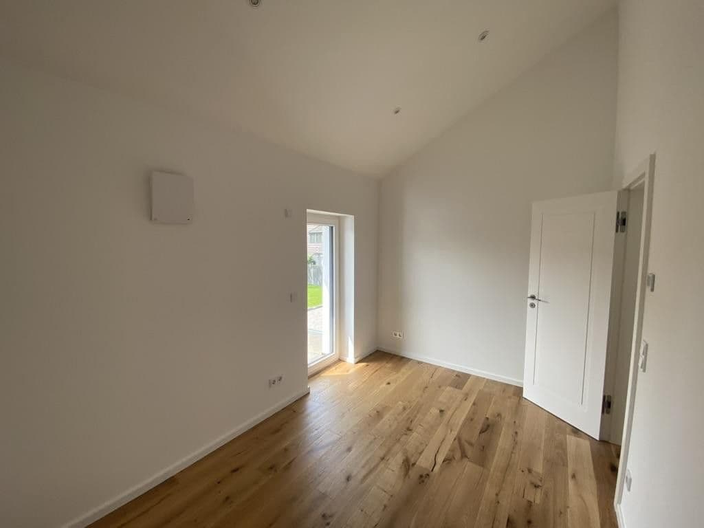 Pronájem domu 100 m², pozemek 170 m², Düsseldorf, Severní Porýní-Vestfálsko Pronájem domu 100 m², pozemek 170 m², Düsseldorf, Severní Porýní-Vestfálsko