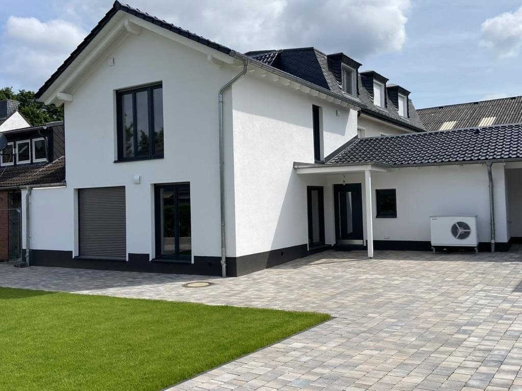Pronájem domu 100 m², pozemek 170 m², Düsseldorf, Severní Porýní-Vestfálsko Pronájem domu 100 m², pozemek 170 m², Düsseldorf, Severní Porýní-Vestfálsko