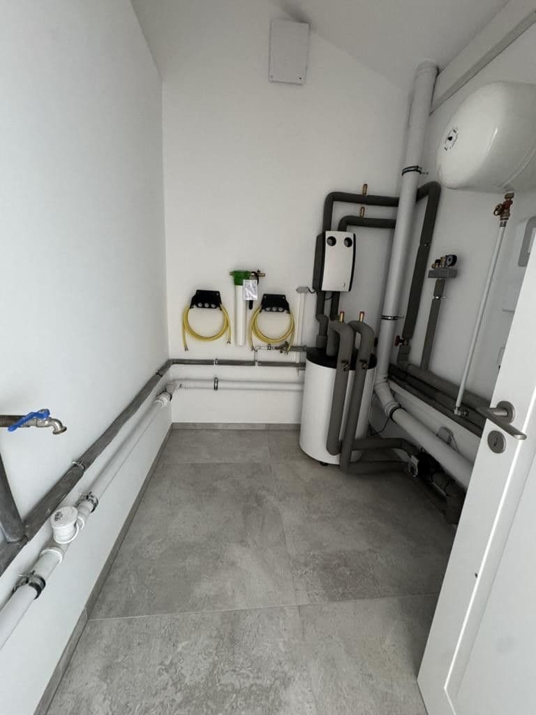 Pronájem domu 100 m², pozemek 170 m², Düsseldorf, Severní Porýní-Vestfálsko Pronájem domu 100 m², pozemek 170 m², Düsseldorf, Severní Porýní-Vestfálsko