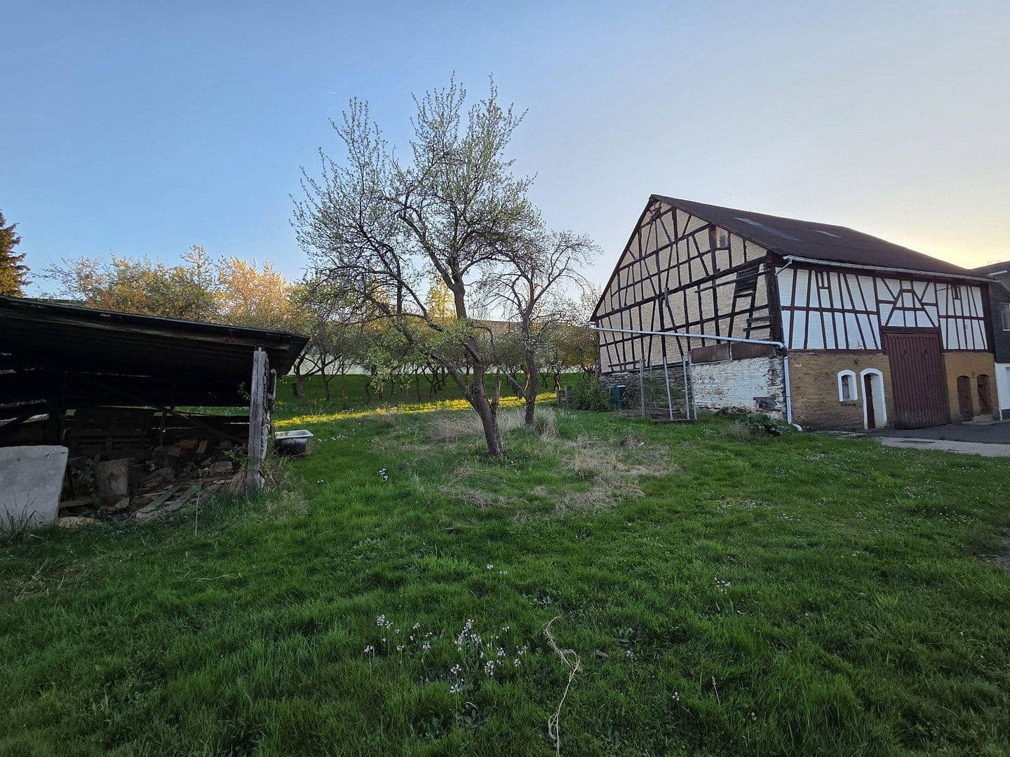 Prodej domu 158 m², pozemek 1.674 m², Hauptstraße 31, Heinzenbach, Porýní-Falc Prodej domu 158 m², pozemek 1.674 m², Hauptstraße 31, Heinzenbach, Porýní-Falc