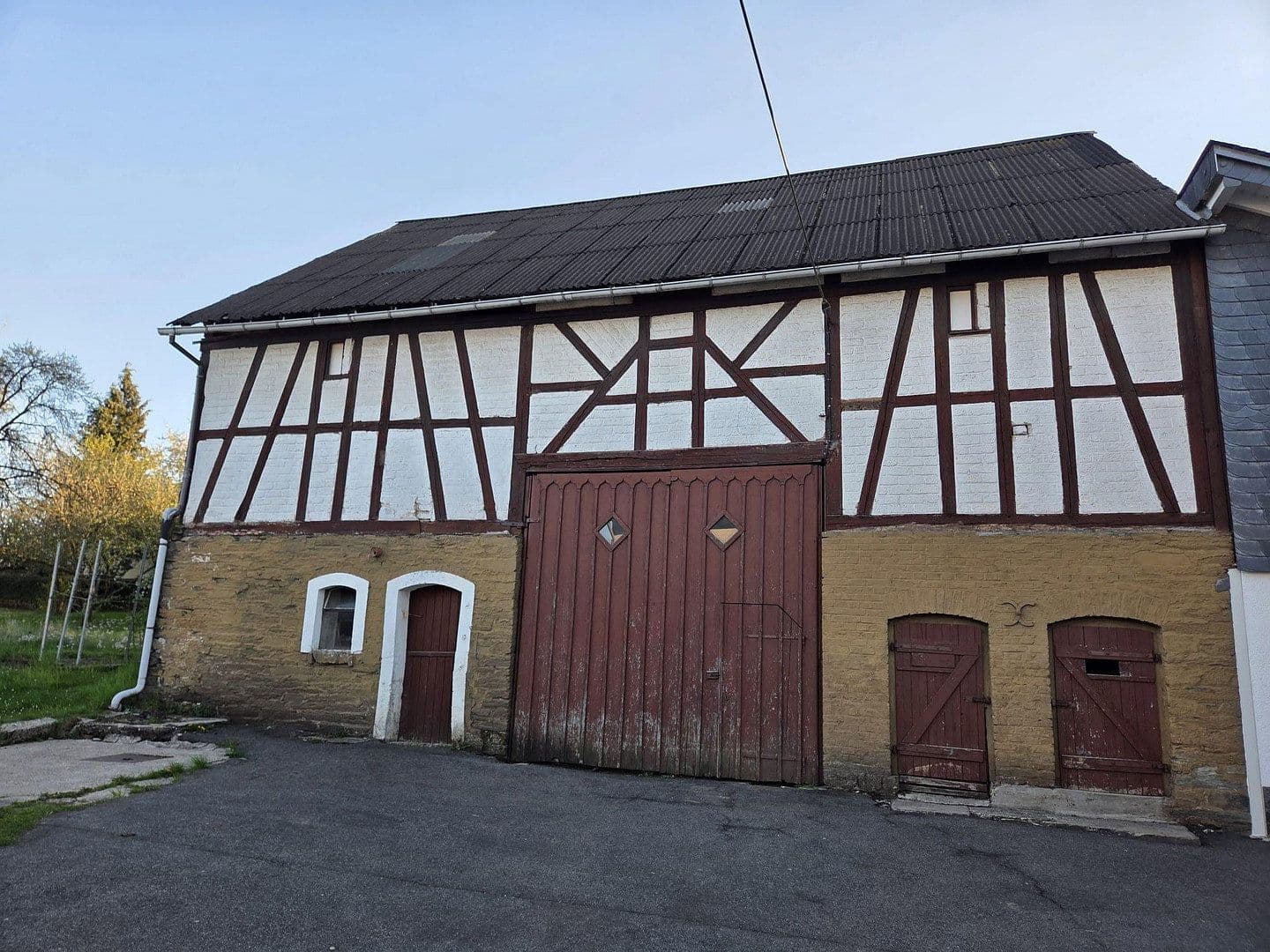 Prodej domu 158 m², pozemek 1.674 m², Hauptstraße 31, Heinzenbach, Porýní-Falc Prodej domu 158 m², pozemek 1.674 m², Hauptstraße 31, Heinzenbach, Porýní-Falc