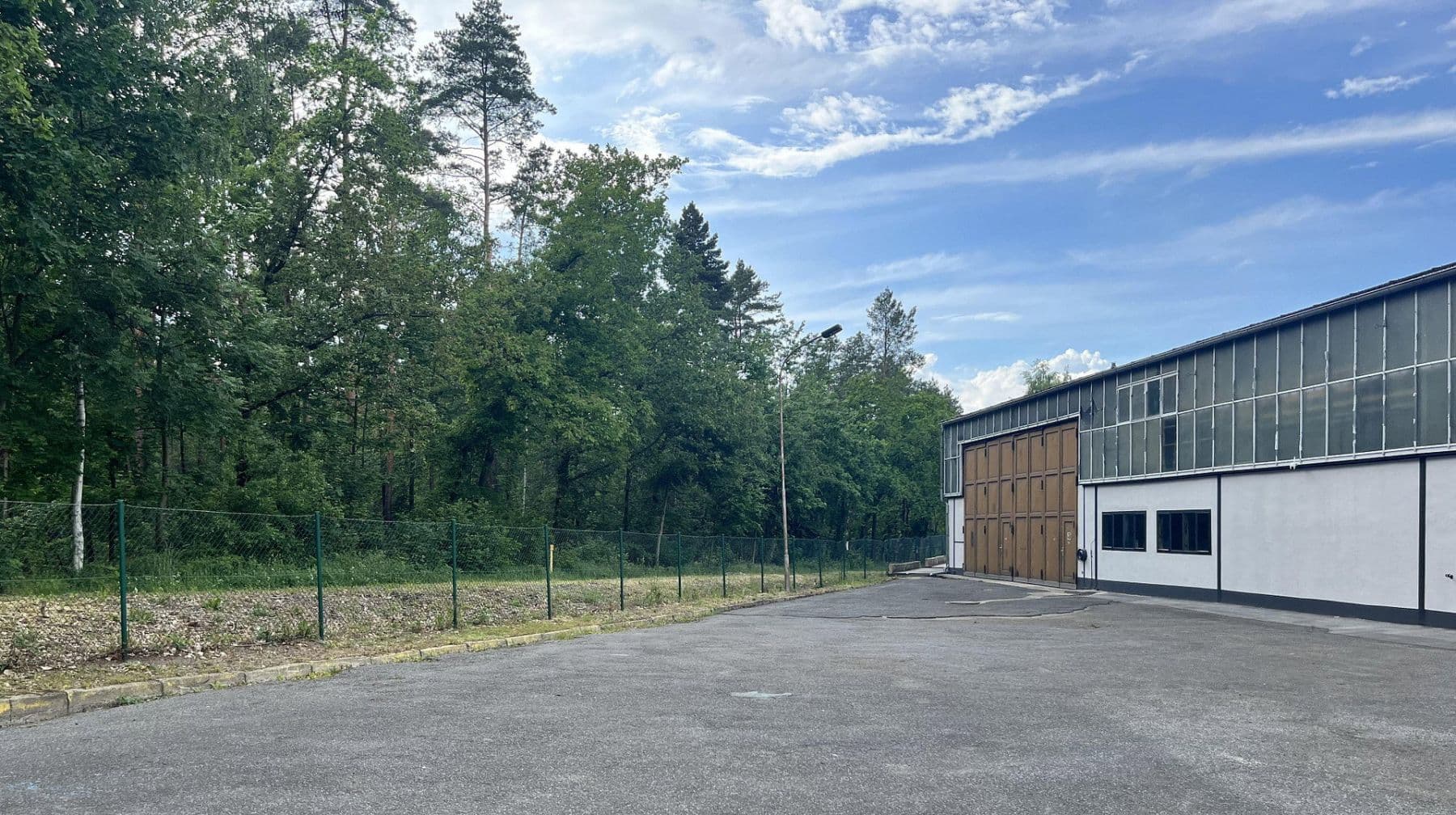 Pronájem nebytového prostoru 1.400 m², Nízké, Sasko Pronájem nebytového prostoru 1.400 m², Nízké, Sasko