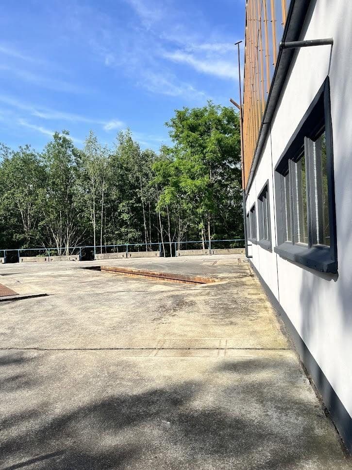 Pronájem nebytového prostoru 1.400 m², Nízké, Sasko Pronájem nebytového prostoru 1.400 m², Nízké, Sasko