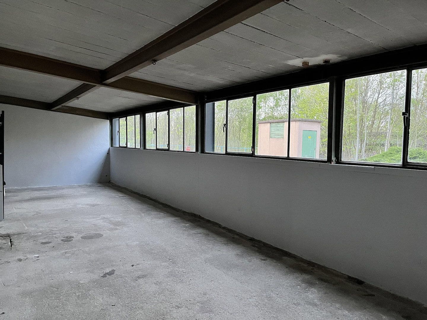 Pronájem nebytového prostoru 1.400 m², Nízké, Sasko Pronájem nebytového prostoru 1.400 m², Nízké, Sasko