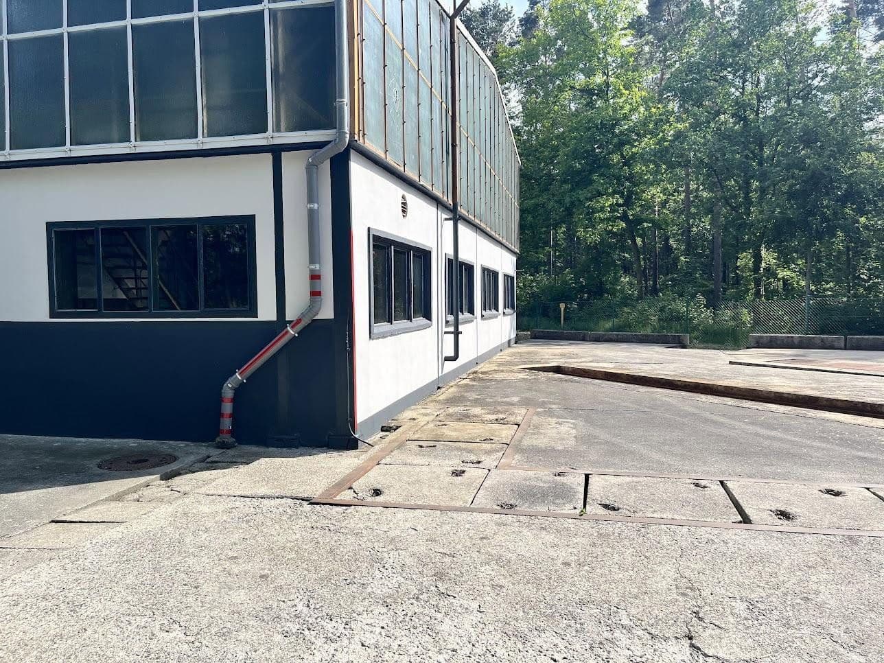 Pronájem nebytového prostoru 1.400 m², Nízké, Sasko Pronájem nebytového prostoru 1.400 m², Nízké, Sasko