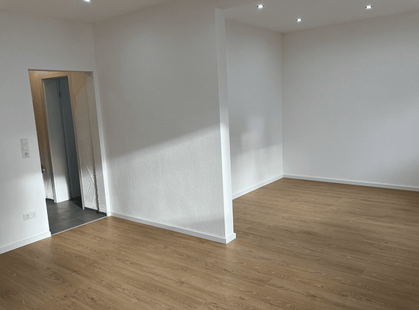 Prodej domu 165 m², pozemek 181 m², Rauenberg, Bádensko-Württembersko Prodej domu 165 m², pozemek 181 m², Rauenberg, Bádensko-Württembersko