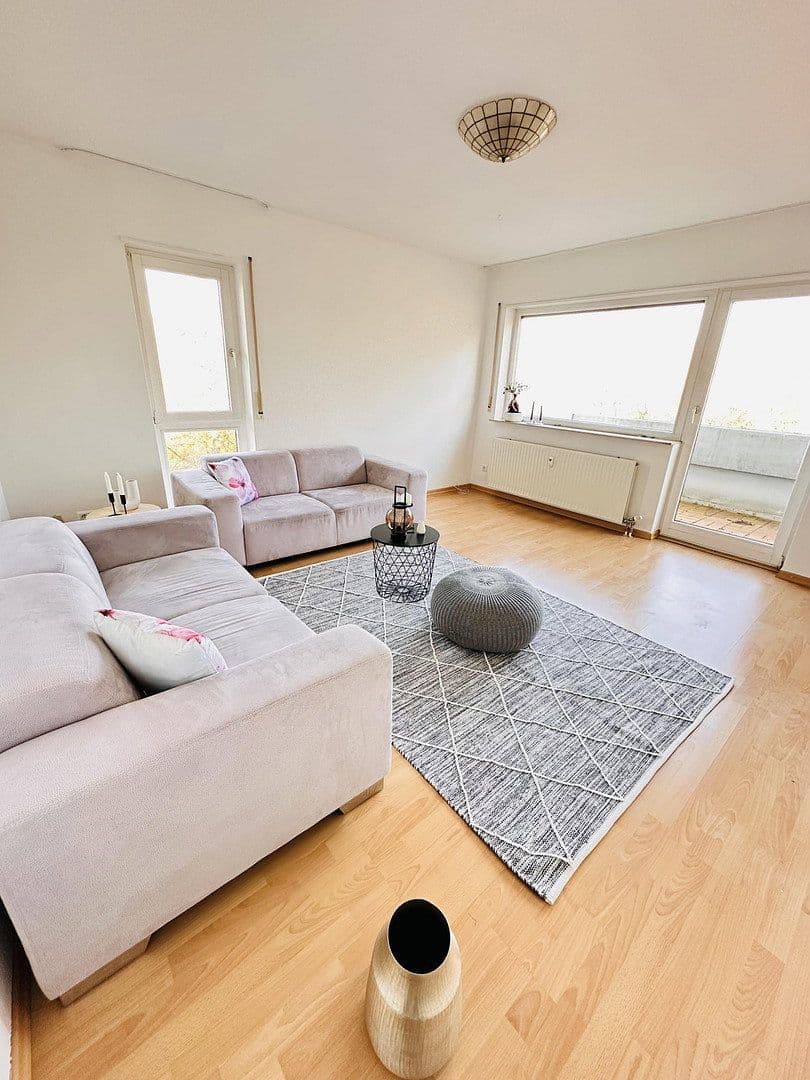 Pronájem bytu 2+kk 64 m², Leonberg, Bádensko-Württembersko Pronájem bytu 2+kk 64 m², Leonberg, Bádensko-Württembersko