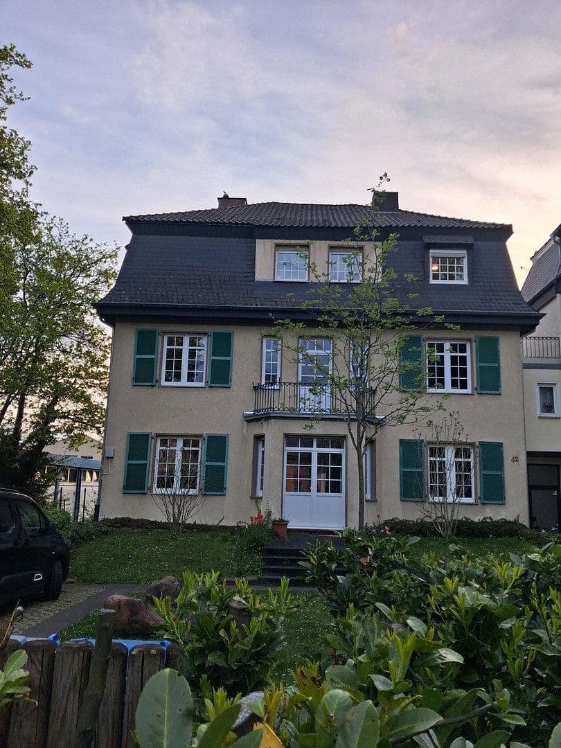 Prodej bytu 4+1 117 m², Bonn, Severní Porýní-Vestfálsko Prodej bytu 4+1 117 m², Bonn, Severní Porýní-Vestfálsko