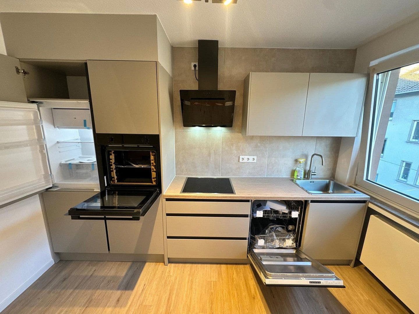 Pronájem bytu 1+1 27 m², Wuppertal, Severní Porýní-Vestfálsko Pronájem bytu 1+1 27 m², Wuppertal, Severní Porýní-Vestfálsko