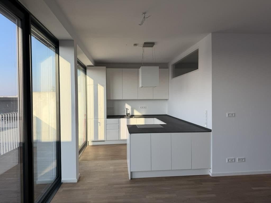 Prodej bytu 3+1 110 m², Harzer Straße 109, Berlin, Berlín Prodej bytu 3+1 110 m², Harzer Straße 109, Berlin, Berlín
