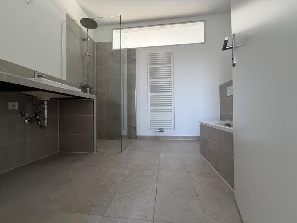 Prodej bytu 3+1 110 m², Harzer Straße 109, Berlin, Berlín Prodej bytu 3+1 110 m², Harzer Straße 109, Berlin, Berlín