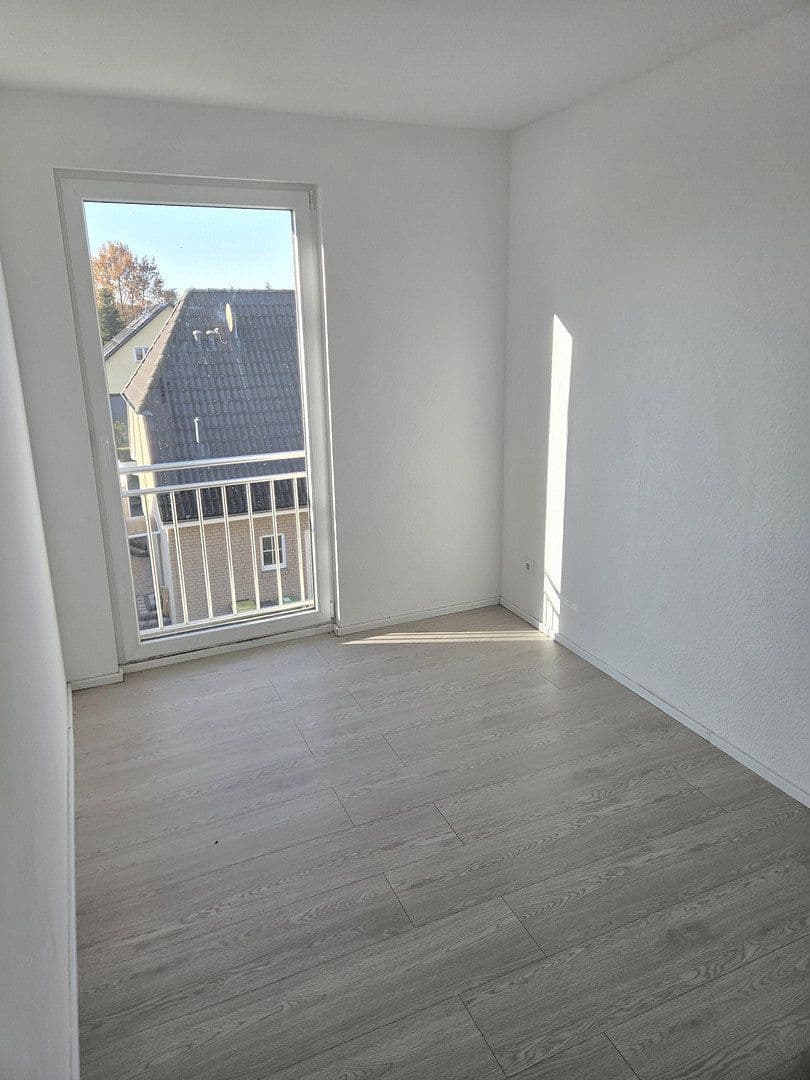 Pronájem bytu 2+1 34 m², Bruchmühler Str. 77, Fredersdorf-Vogelsdorf, Braniborsko Pronájem bytu 2+1 34 m², Bruchmühler Str. 77, Fredersdorf-Vogelsdorf, Braniborsko