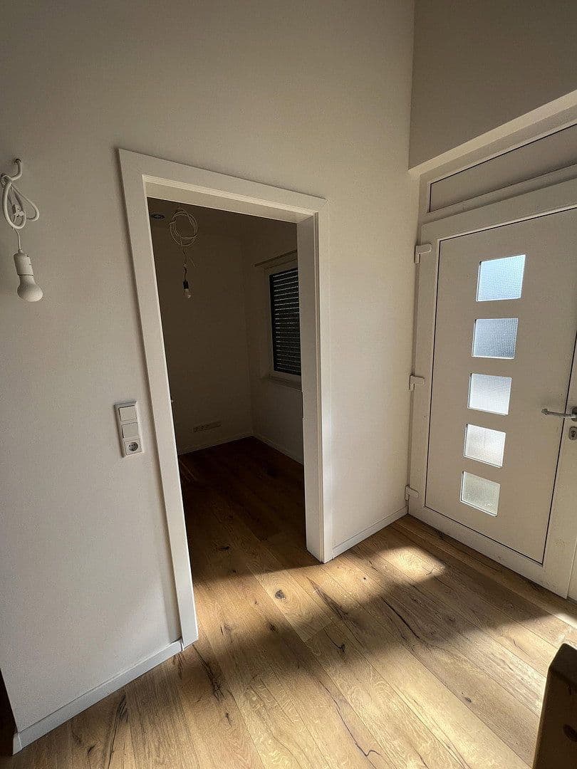 Prodej domu 200 m², pozemek 555 m², Niederkleener Strasse 27, Langgöns, Hessen Prodej domu 200 m², pozemek 555 m², Niederkleener Strasse 27, Langgöns, Hessen