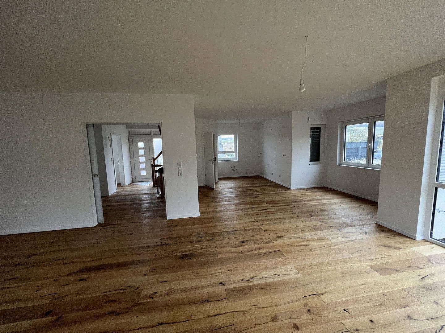 Prodej domu 200 m², pozemek 555 m², Niederkleener Strasse 27, Langgöns, Hessen Prodej domu 200 m², pozemek 555 m², Niederkleener Strasse 27, Langgöns, Hessen