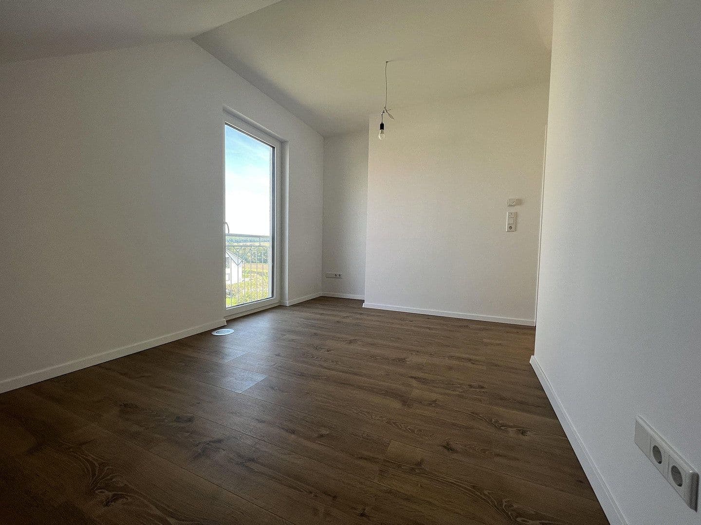 Prodej domu 200 m², pozemek 555 m², Niederkleener Strasse 27, Langgöns, Hessen Prodej domu 200 m², pozemek 555 m², Niederkleener Strasse 27, Langgöns, Hessen