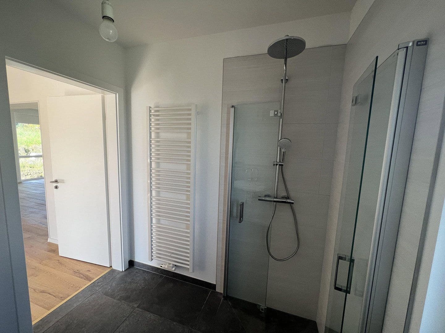 Prodej domu 200 m², pozemek 555 m², Niederkleener Strasse 27, Langgöns, Hessen Prodej domu 200 m², pozemek 555 m², Niederkleener Strasse 27, Langgöns, Hessen