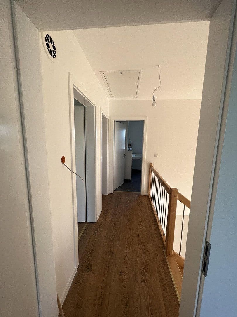 Prodej domu 200 m², pozemek 555 m², Niederkleener Strasse 27, Langgöns, Hessen Prodej domu 200 m², pozemek 555 m², Niederkleener Strasse 27, Langgöns, Hessen