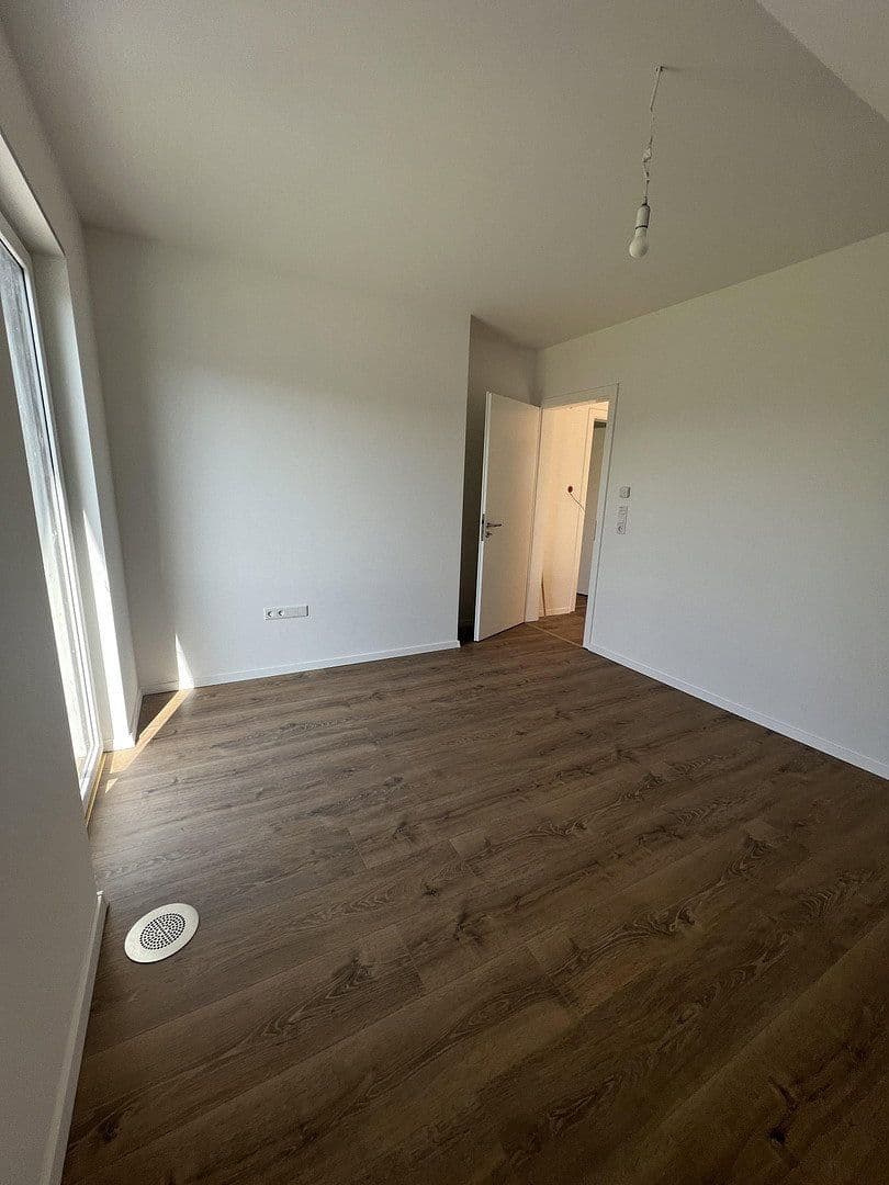 Prodej domu 200 m², pozemek 555 m², Niederkleener Strasse 27, Langgöns, Hessen Prodej domu 200 m², pozemek 555 m², Niederkleener Strasse 27, Langgöns, Hessen