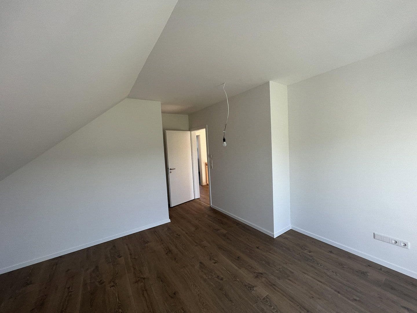 Prodej domu 200 m², pozemek 555 m², Niederkleener Strasse 27, Langgöns, Hessen Prodej domu 200 m², pozemek 555 m², Niederkleener Strasse 27, Langgöns, Hessen
