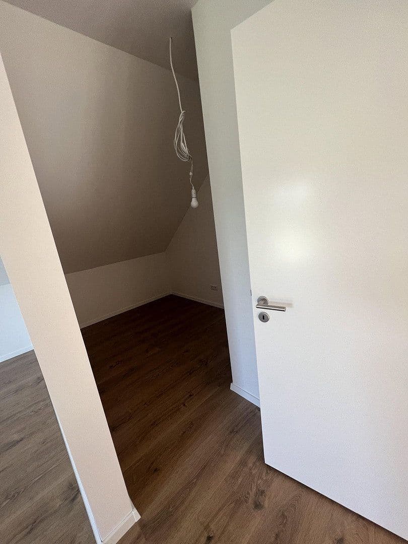 Prodej domu 200 m², pozemek 555 m², Niederkleener Strasse 27, Langgöns, Hessen Prodej domu 200 m², pozemek 555 m², Niederkleener Strasse 27, Langgöns, Hessen