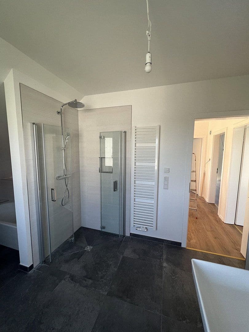 Prodej domu 200 m², pozemek 555 m², Niederkleener Strasse 27, Langgöns, Hessen Prodej domu 200 m², pozemek 555 m², Niederkleener Strasse 27, Langgöns, Hessen