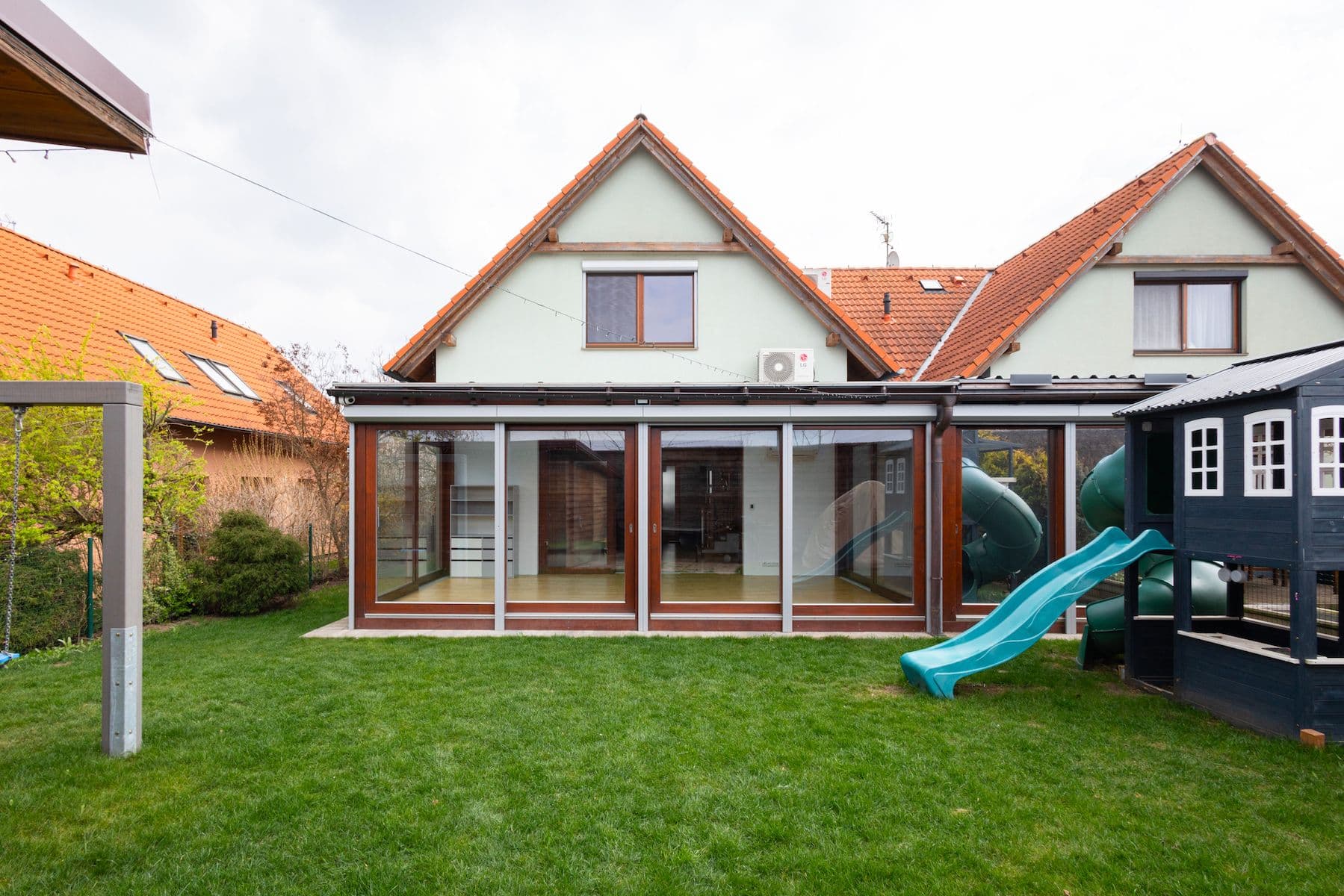 Prodej domu 161 m², pozemek 384 m², Kriketová, Říčany, Středočeský kraj Prodej domu 161 m², pozemek 384 m², Kriketová, Říčany, Středočeský kraj