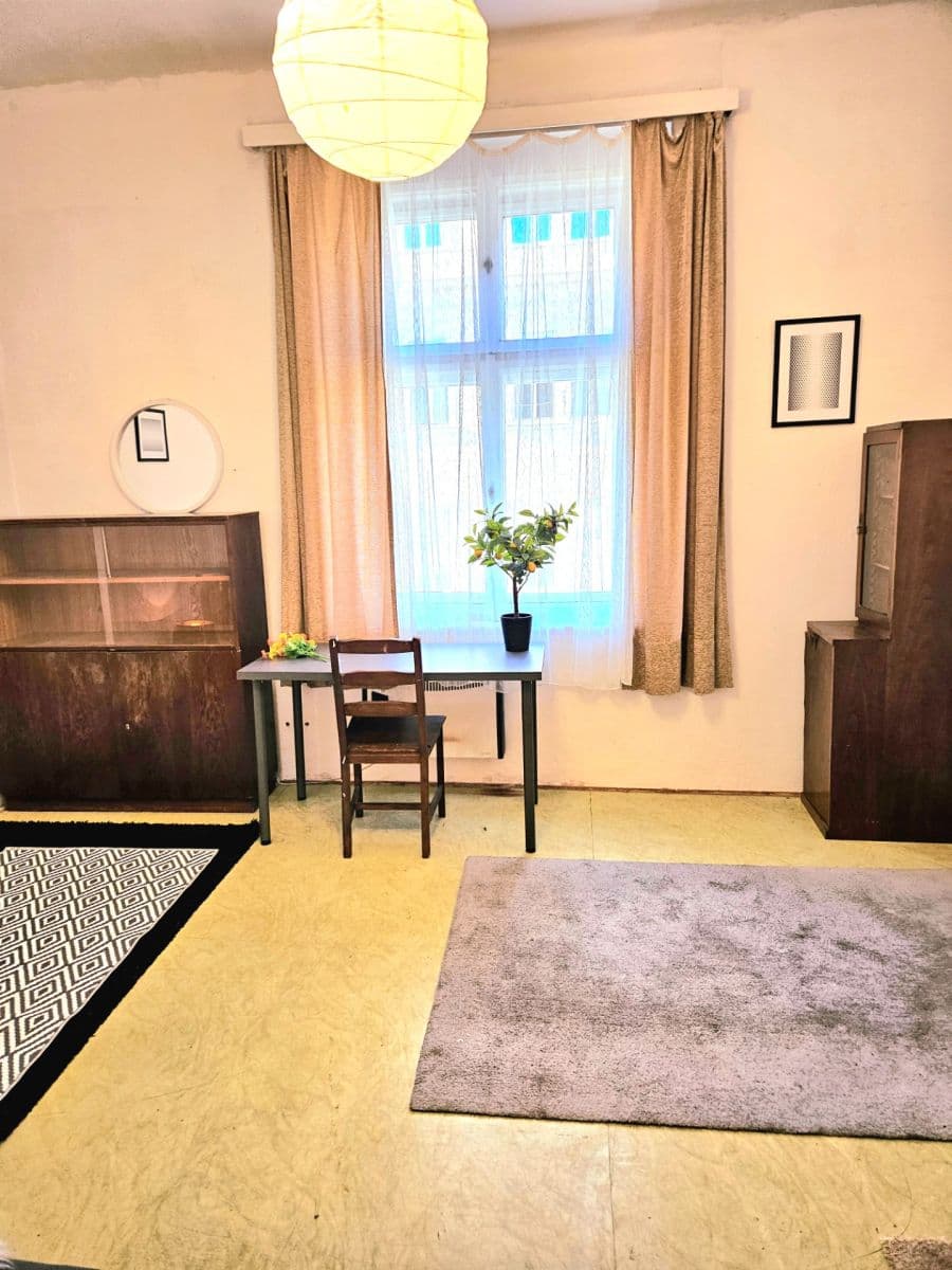 Pronájem bytu 3+1 90 m², Husinecká, Praha, Praha Pronájem bytu 3+1 90 m², Husinecká, Praha, Praha