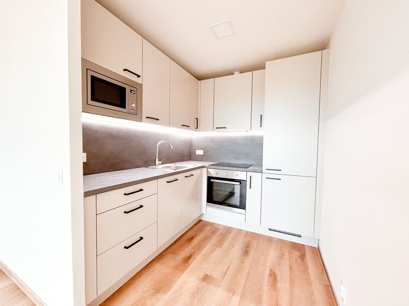 Pronájem bytu 2+kk 44 m², Jateční, Kolín, Středočeský kraj Pronájem bytu 2+kk 44 m², Jateční, Kolín, Středočeský kraj