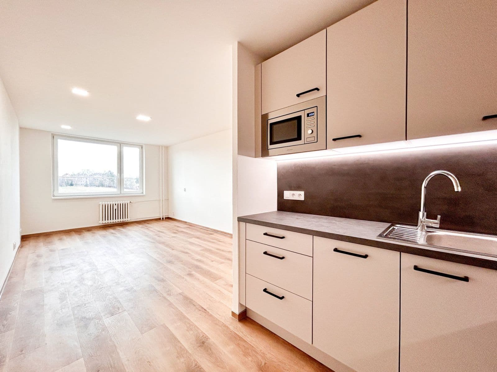 Pronájem bytu 2+kk 44 m², Jateční, Kolín, Středočeský kraj Pronájem bytu 2+kk 44 m², Jateční, Kolín, Středočeský kraj