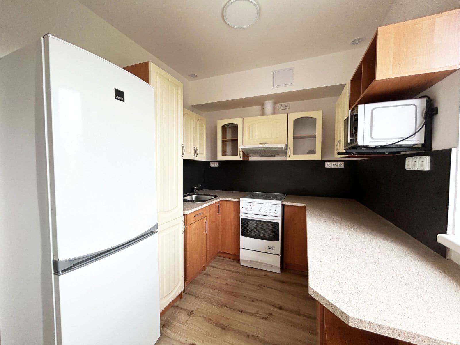 Pronájem bytu 1+kk 45 m², Roztocká, Velké Přílepy, Středočeský kraj Pronájem bytu 1+kk 45 m², Roztocká, Velké Přílepy, Středočeský kraj