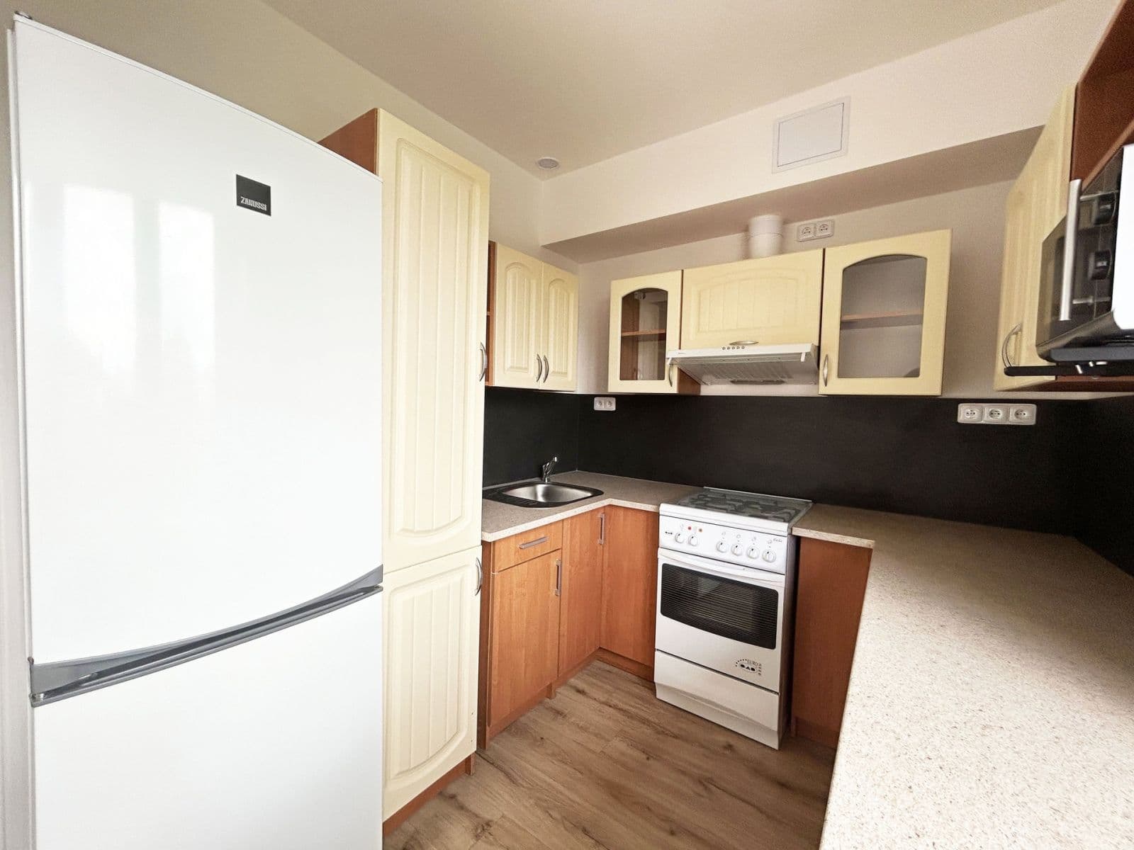 Pronájem bytu 1+kk 45 m², Roztocká, Velké Přílepy, Středočeský kraj Pronájem bytu 1+kk 45 m², Roztocká, Velké Přílepy, Středočeský kraj