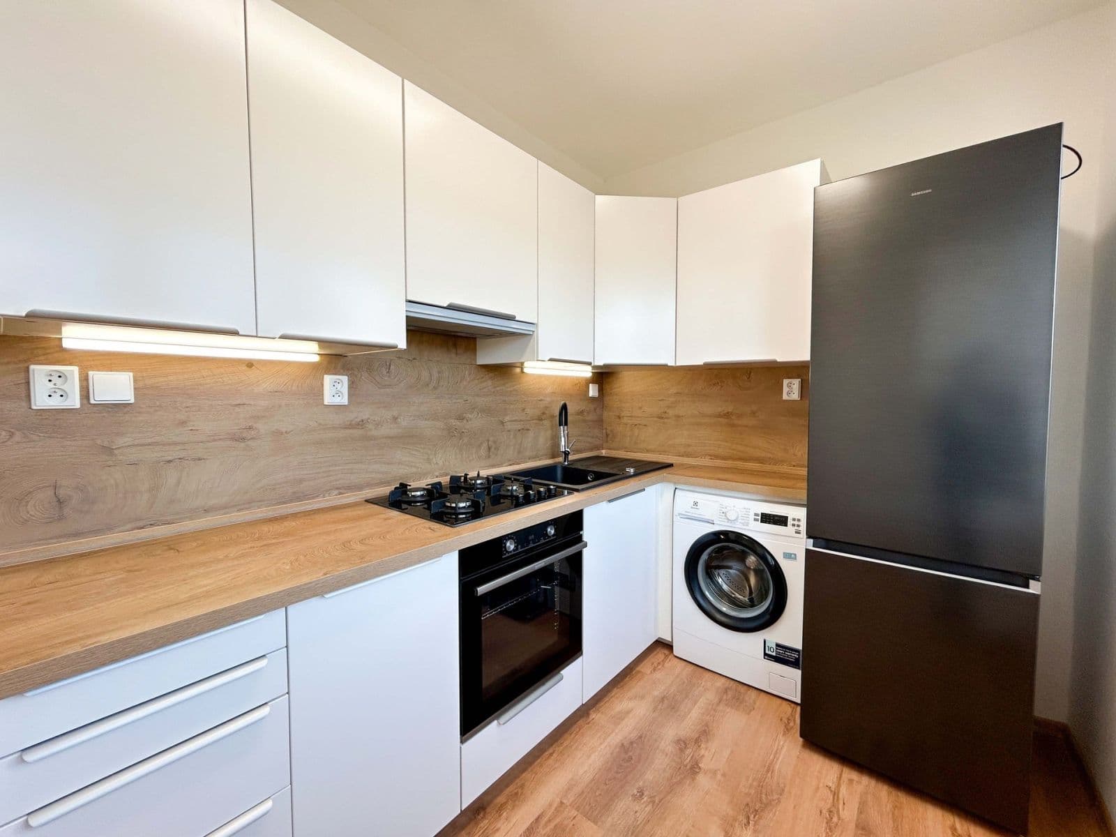 Pronájem bytu 2+1 54 m², Na Petřinách, Praha, Praha Pronájem bytu 2+1 54 m², Na Petřinách, Praha, Praha