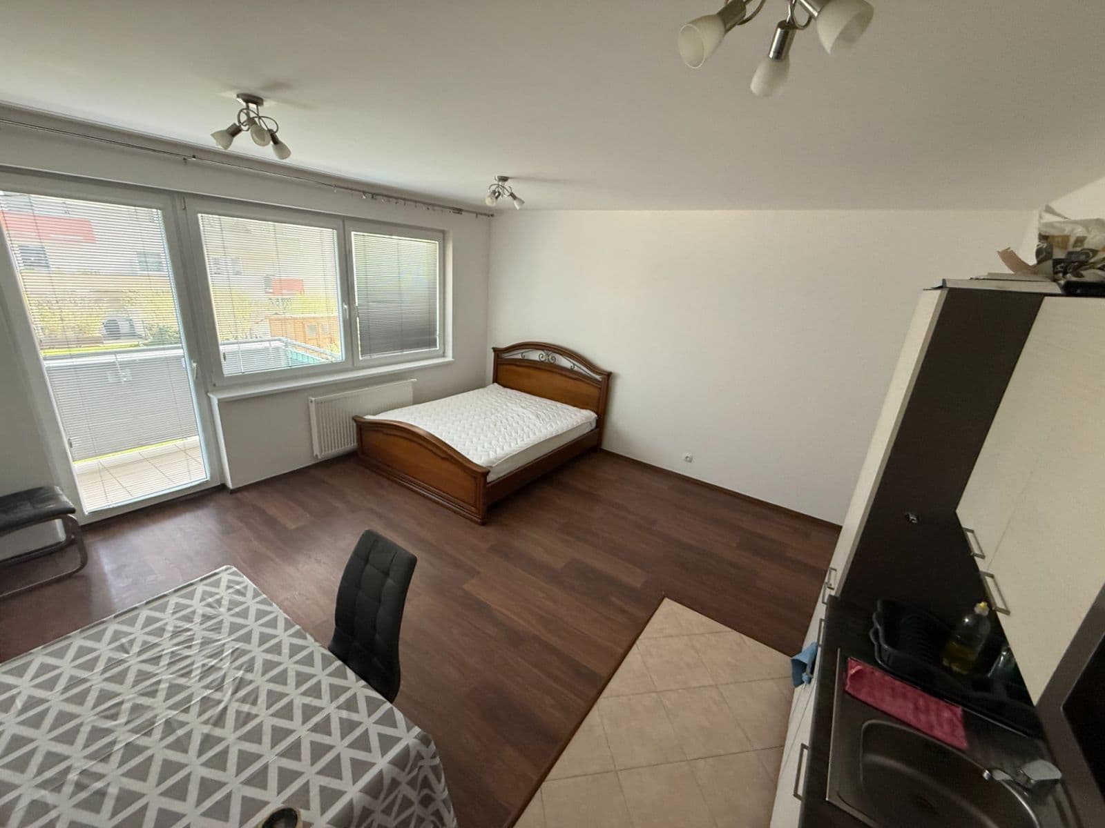 Pronájem bytu 1+kk 37 m², Modenská, Praha, Praha Pronájem bytu 1+kk 37 m², Modenská, Praha, Praha