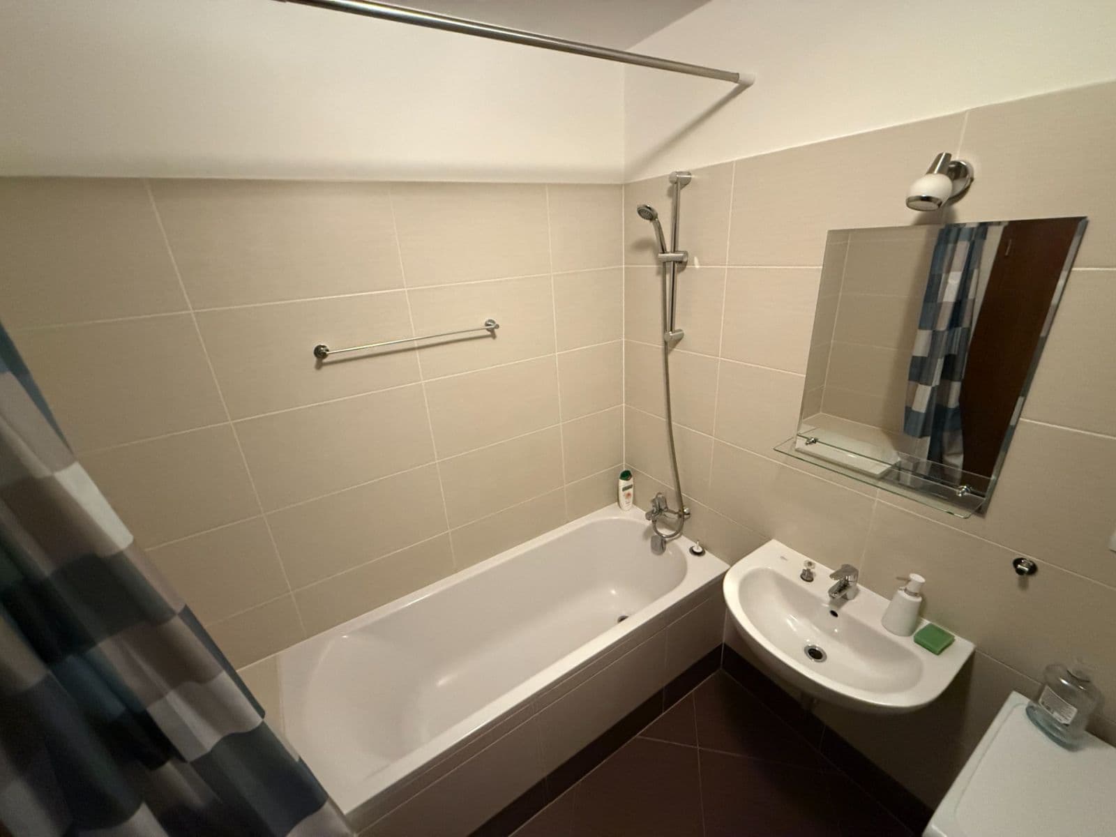 Pronájem bytu 1+kk 37 m², Modenská, Praha, Praha Pronájem bytu 1+kk 37 m², Modenská, Praha, Praha