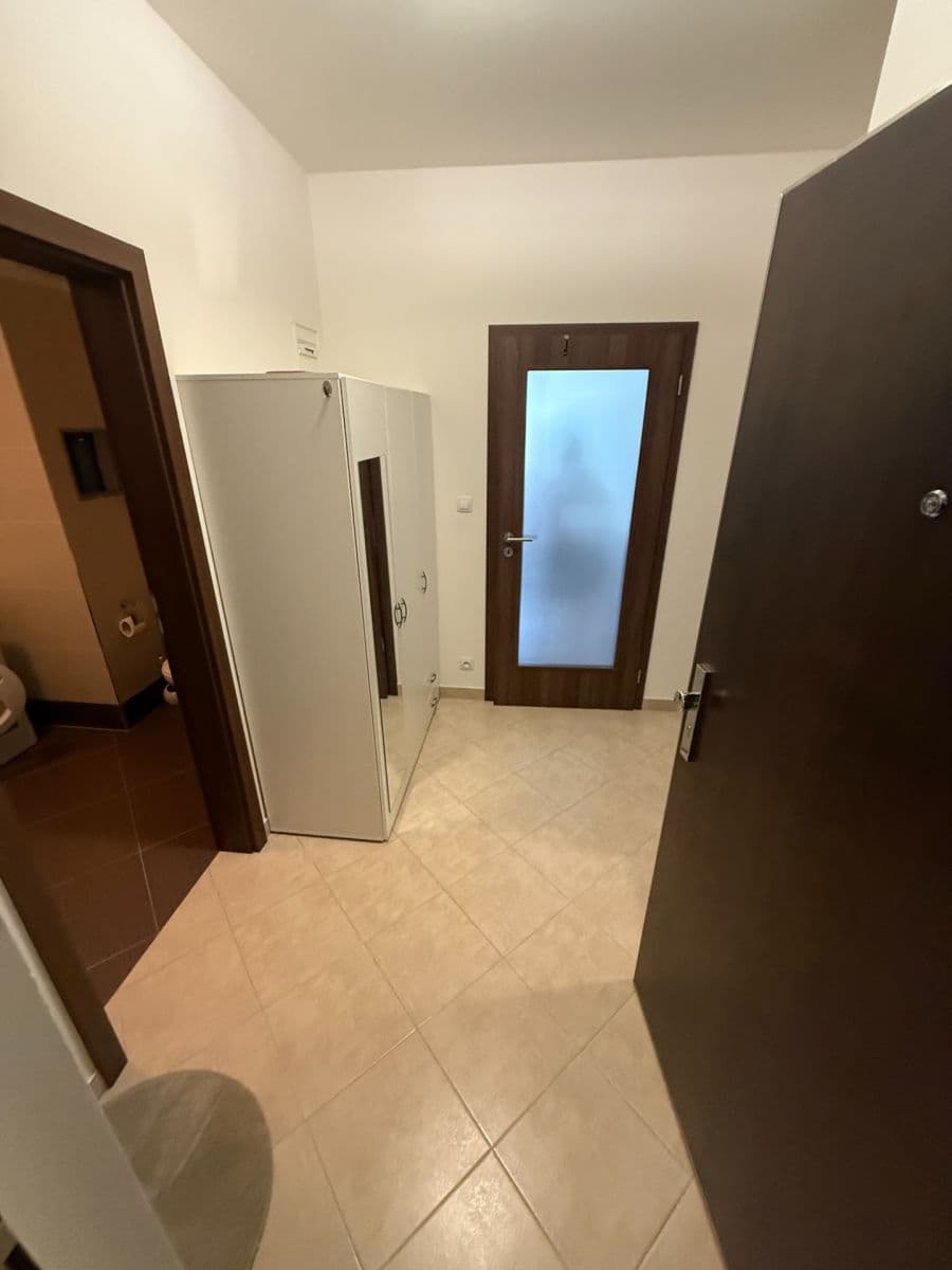 Pronájem bytu 1+kk 37 m², Modenská, Praha, Praha Pronájem bytu 1+kk 37 m², Modenská, Praha, Praha