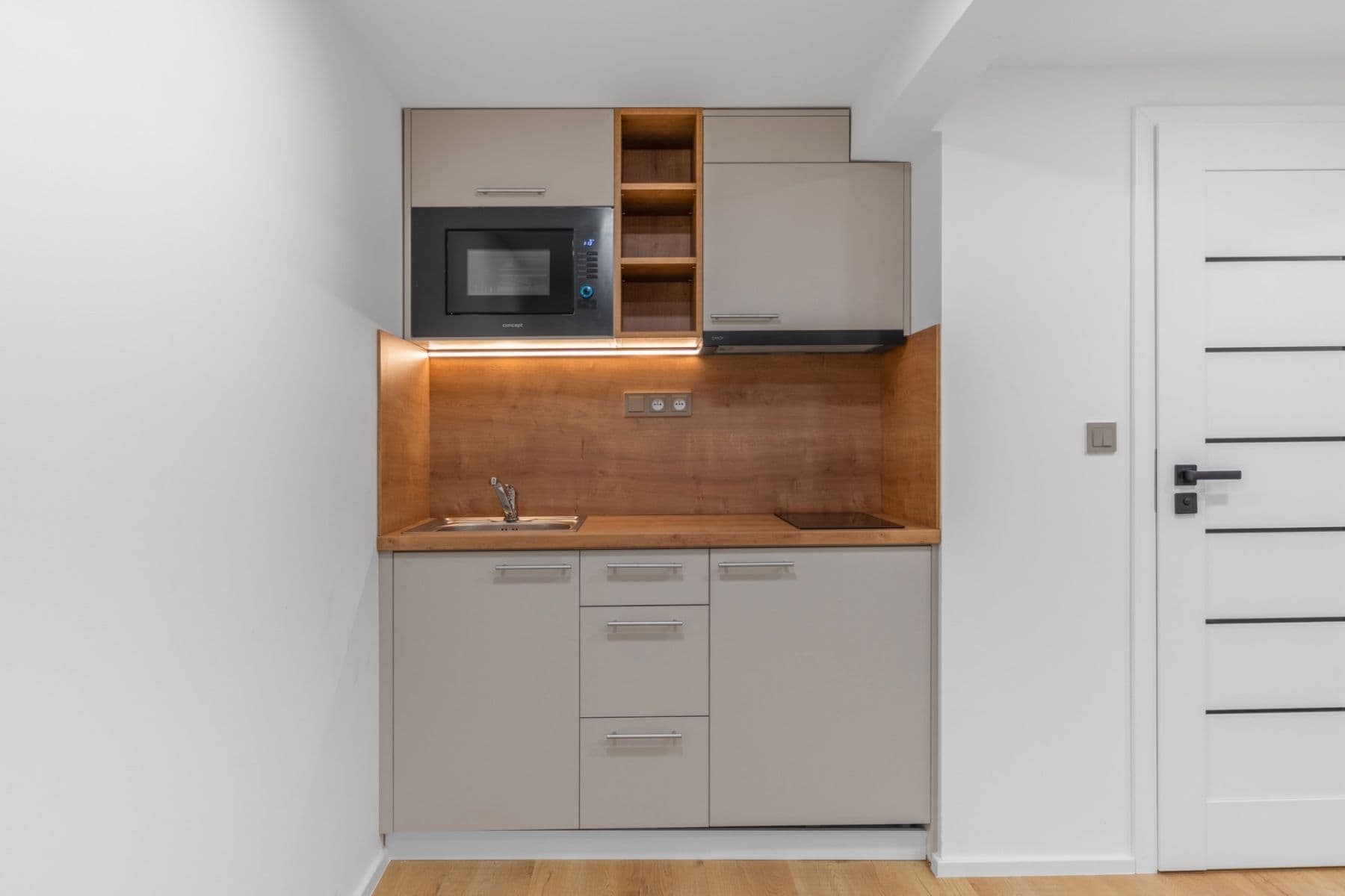 Pronájem bytu 1+kk 20 m², U Jezerky, Praha, Praha Pronájem bytu 1+kk 20 m², U Jezerky, Praha, Praha
