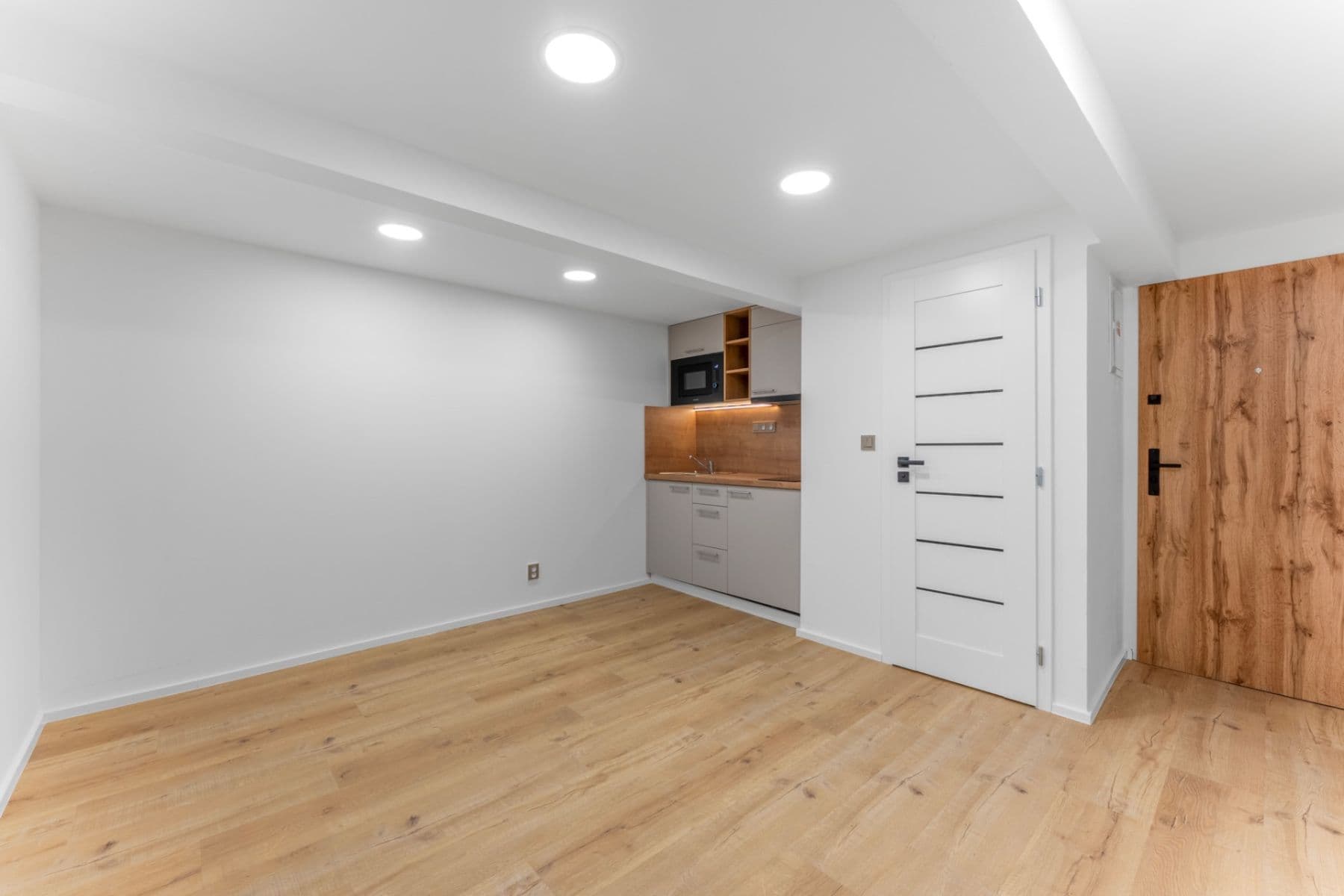 Pronájem bytu 1+kk 20 m², U Jezerky, Praha, Praha Pronájem bytu 1+kk 20 m², U Jezerky, Praha, Praha