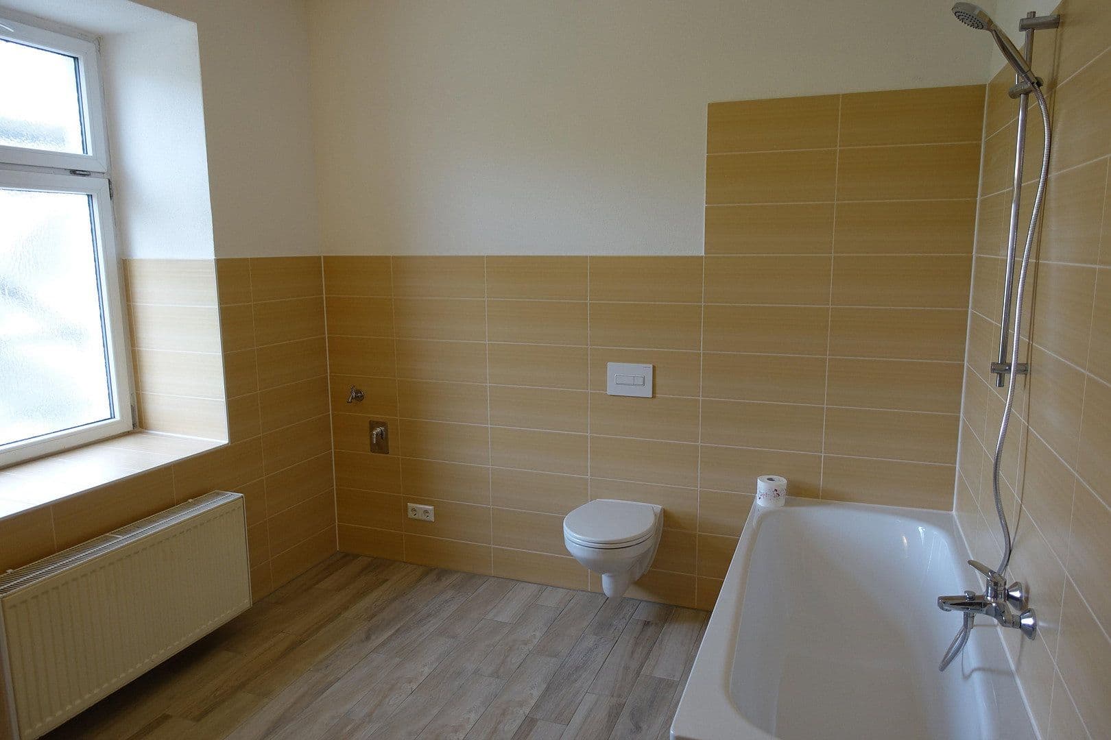 Pronájem bytu 6+1 125 m², Äußere Oybiner Straße 5, Žitava, Sasko Pronájem bytu 6+1 125 m², Äußere Oybiner Straße 5, Žitava, Sasko