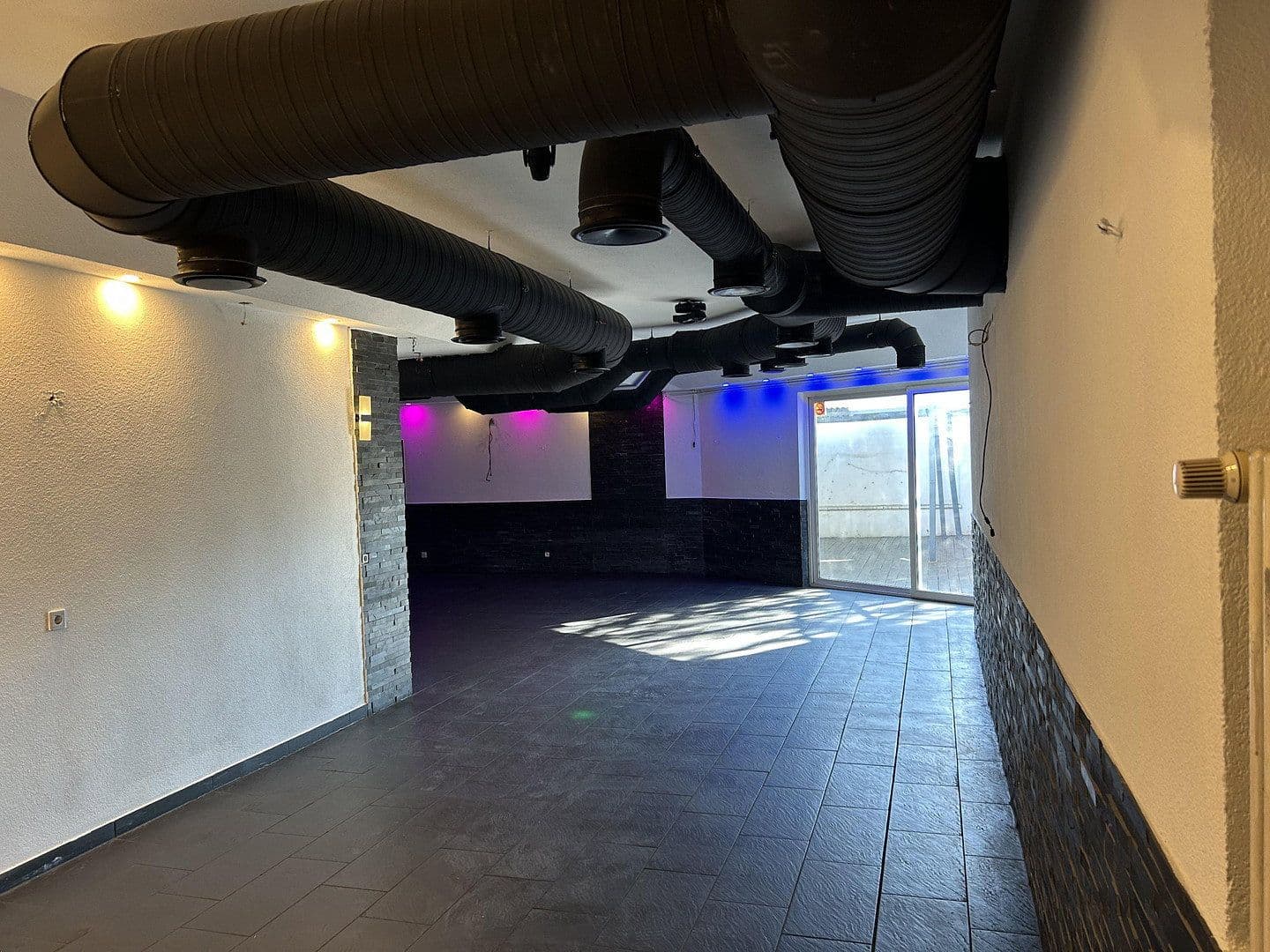 Pronájem nebytového prostoru 360 m², Völklingen, Země Sársko Pronájem nebytového prostoru 360 m², Völklingen, Země Sársko