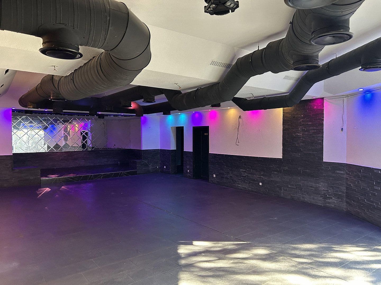 Pronájem nebytového prostoru 360 m², Völklingen, Země Sársko Pronájem nebytového prostoru 360 m², Völklingen, Země Sársko