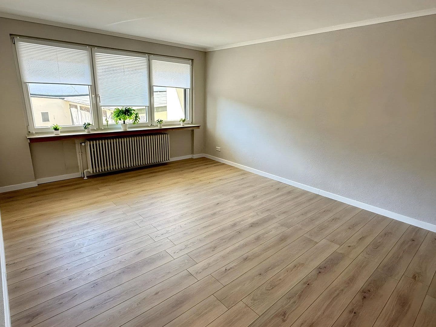 Pronájem bytu 3+1 77 m², Steinenfeld 39, Wuppertal, Severní Porýní-Vestfálsko Pronájem bytu 3+1 77 m², Steinenfeld 39, Wuppertal, Severní Porýní-Vestfálsko
