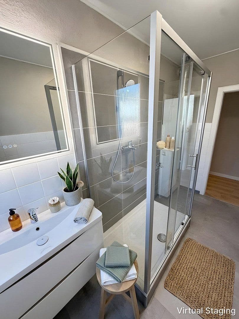 Pronájem bytu 3+1 77 m², Steinenfeld 39, Wuppertal, Severní Porýní-Vestfálsko Pronájem bytu 3+1 77 m², Steinenfeld 39, Wuppertal, Severní Porýní-Vestfálsko