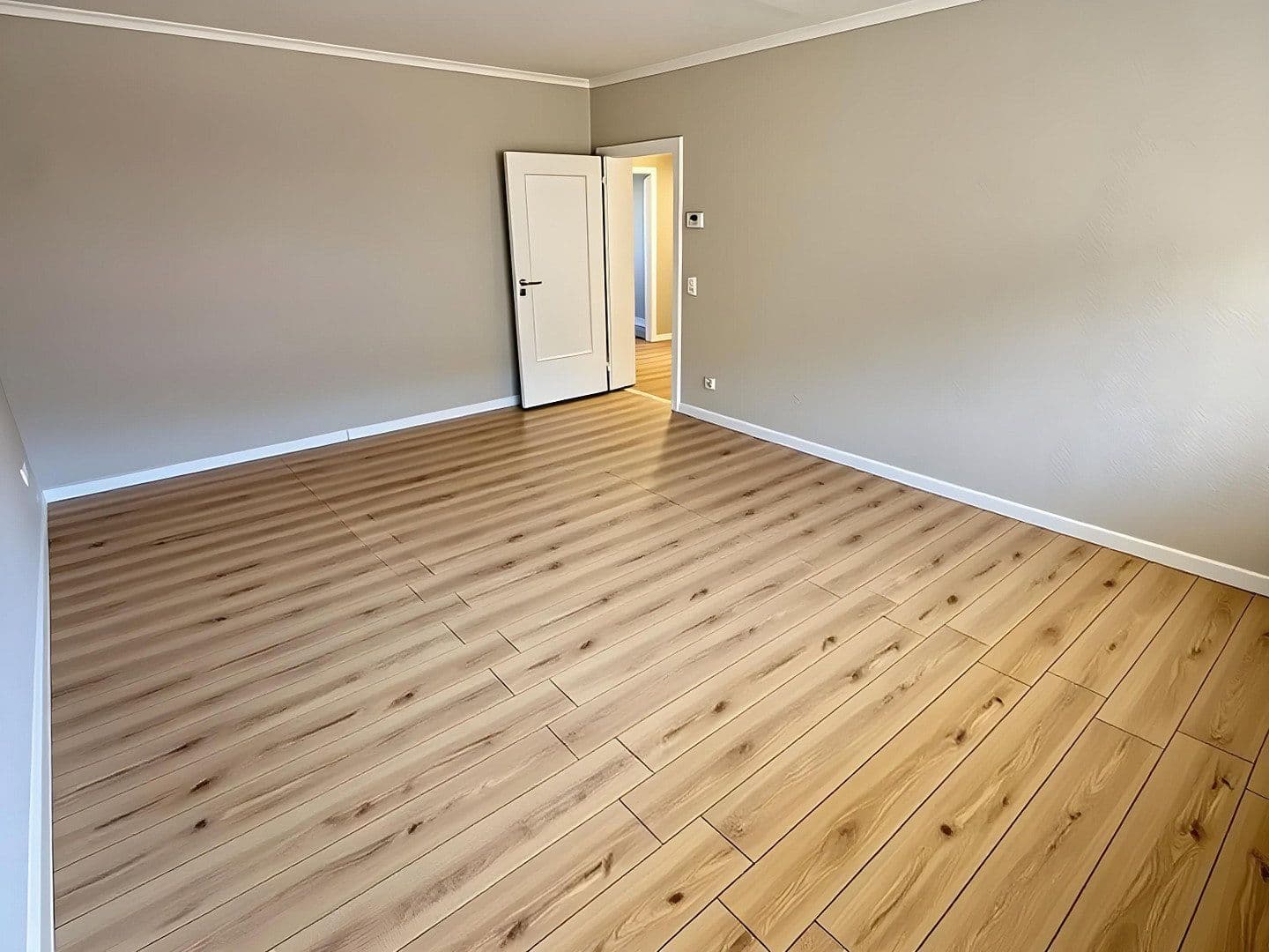 Pronájem bytu 3+1 77 m², Steinenfeld 39, Wuppertal, Severní Porýní-Vestfálsko Pronájem bytu 3+1 77 m², Steinenfeld 39, Wuppertal, Severní Porýní-Vestfálsko