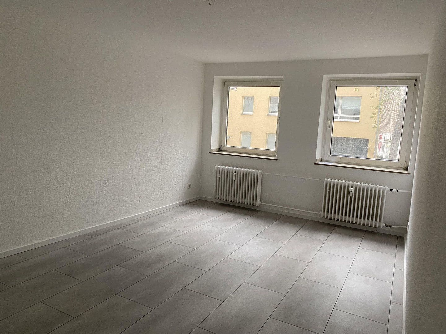 Pronájem bytu 2+1 52 m², Albertstr. 109, Düsseldorf, Severní Porýní-Vestfálsko Pronájem bytu 2+1 52 m², Albertstr. 109, Düsseldorf, Severní Porýní-Vestfálsko