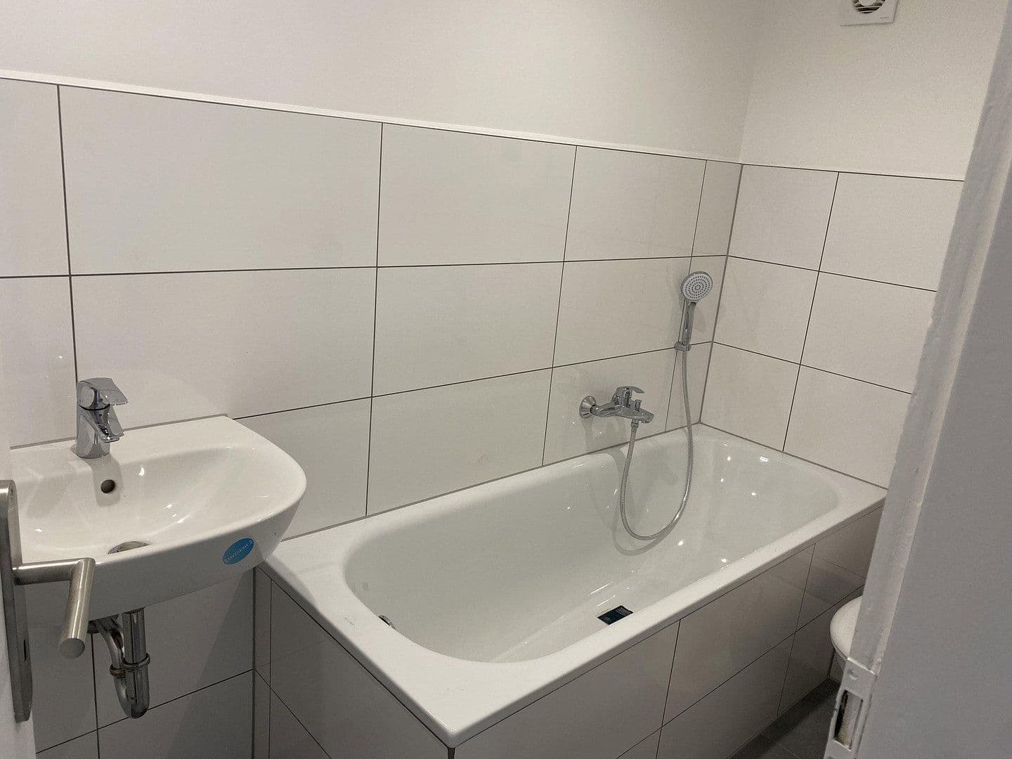Pronájem bytu 2+1 52 m², Albertstr. 109, Düsseldorf, Severní Porýní-Vestfálsko Pronájem bytu 2+1 52 m², Albertstr. 109, Düsseldorf, Severní Porýní-Vestfálsko