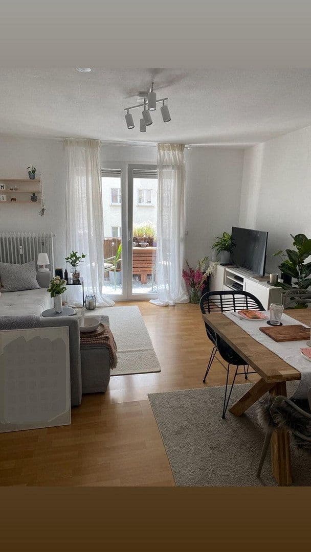 Pronájem bytu 3+1 70 m², Traubenstr. 30, Stuttgart, Bádensko-Württembersko Pronájem bytu 3+1 70 m², Traubenstr. 30, Stuttgart, Bádensko-Württembersko